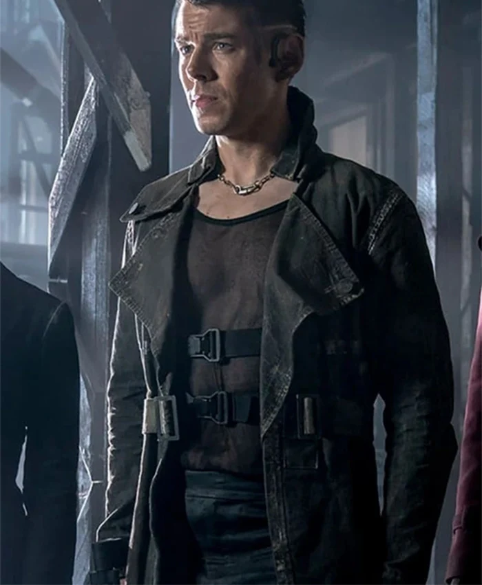 Brian Smith The Matrix Resurrections 04 Berg Long Coat front.webp