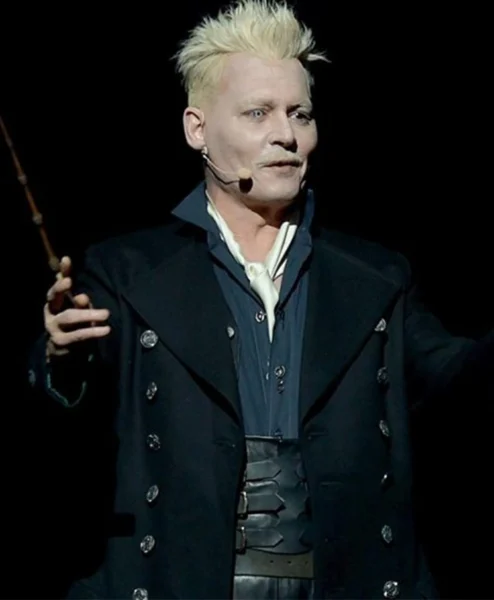 Fantastic Beasts 2 Gellert Grindelwald Black Coat closeup.webp
