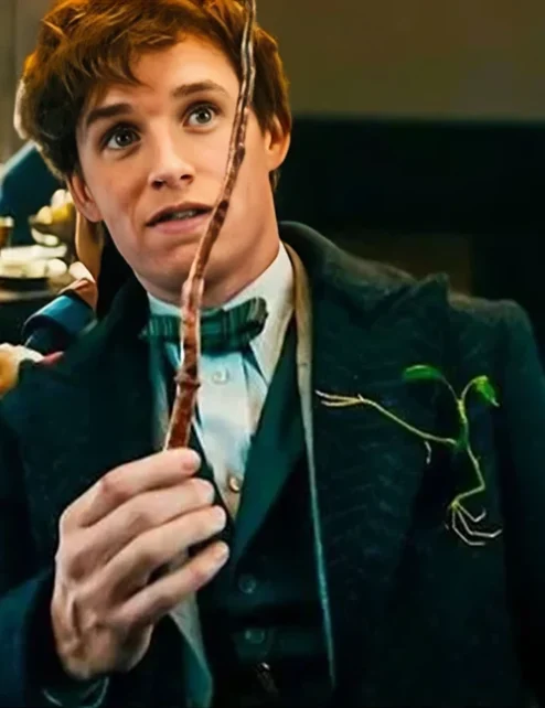 Fantastic Beasts The Secrets of Dumbledore Newt Scamander Blue Coat.webp