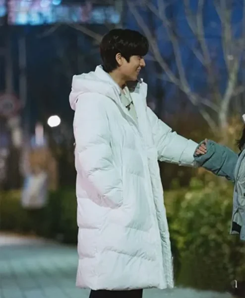 Love All Play 2022 Park Tae Joon Puffer Coat right.webp